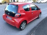 Gebraucht Toyota Aygo 68 PS (50 kW) 2009 Rot Kleinwagen