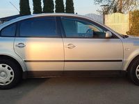 Second-hand VW Passat 125 CP (91 kW) 2000 Argintiu Berlinǎ
