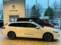 Gebraucht VW Passat Elegance 150 PS (110 kW) 2024 Pure white Kombi