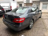 Usado Mercedes E200 136 CV (100 kW) 2009 Gris Berlina