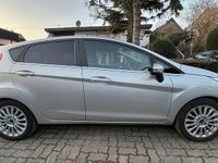 Gebraucht Ford Fiesta Titanium 101 PS (74 kW) 2013 Silber Kleinwagen