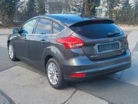 Gebraucht Ford Focus Cool & Connect 101 PS (74 kW) 2018 Grau Limousine