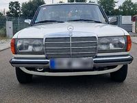Używany Mercedes E230 136 KM (100 kW) 1983 Biały Sedan/Limuzyna