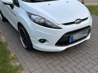 Gebraucht Ford Fiesta Trend 82 PS (60 kW) 2011 Weiß Kleinwagen