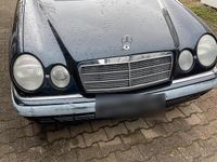 Gebraucht Mercedes 200 136 PS (100 kW) 1999 Blau Limousine