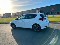 Gebraucht Toyota Auris Hybrid 136 PS (100 kW) 2018 Weiß Limousine