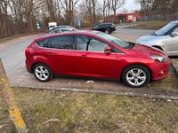 Gebraucht Ford Focus 125 PS (91 kW) 2014 Rot Limousine