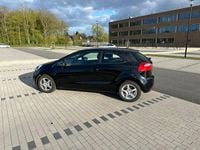 Gebraucht Kia Rio 109 PS (80 kW) 2013 Schwarz Limousine