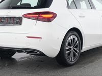 Gebraucht Mercedes A200 150 PS (110 kW) 2024 Unilack polarweiß Limousine