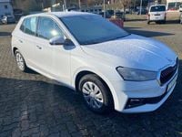 Neu Skoda Fabia Selection 95 PS (69 kW) 2025 Moonweiss metallic Limousine