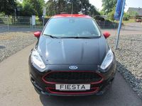 Gebraucht Ford Fiesta 140 PS (102 kW) 2016 Pantherschwarz/rot Kleinwagen
