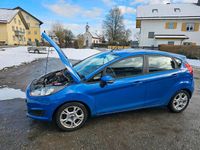 Gebraucht Ford Fiesta 66 PS (48 kW) 2013 Blau Kleinwagen