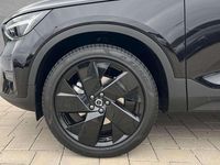 Neu Volvo XC40 Plus 163 PS (119 kW) 2025 Onyx schwarz SUV