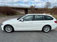 Gebraucht BMW 320 Sport Line 184 PS (135 kW) 2015 Weiß Kombi