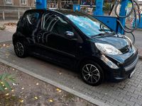 Gebraucht Peugeot 107 68 PS (50 kW) 2010 Schwarz Kleinwagen