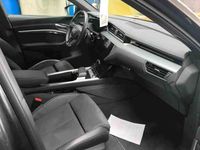 Gebraucht Audi e-tron Ambiente 369 kW (503 PS) 2022 Daytonagrau perleffekt (metallic) SUV