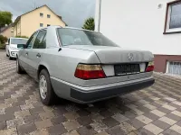 Gebraucht Mercedes 200 118 PS (86 kW) 1990 Silber Limousine