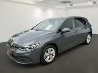 Gebraucht VW Golf VIII Life 150 PS (110 kW) 2023 Delfingrau metallic Limousine