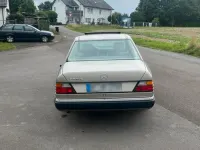 Gebraucht Mercedes E230 134 PS (98 kW) 1990 Grau Limousine