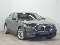 Gebraucht BMW 530e 299 PS (219 kW) 2024 Sophistograu brillanteffekt Limousine