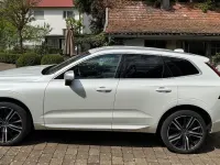 Second-hand Volvo XC60 R-Design 190 CP (139 kW) 2018 Alb SUV