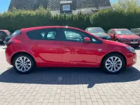 Usata Opel Astra 131 CV (96 kW) 2012 Rosso Berlina