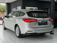 Gebraucht Ford Focus Titanium 125 PS (91 kW) 2021 Silber Kombi