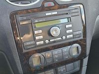 Gebraucht Ford Focus Ghia 100 PS (73 kW) 2005 Silber Limousine