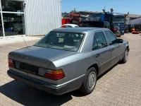 Gebraucht Mercedes E200 118 PS (86 kW) 1992 Grau Limousine