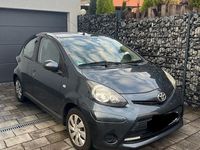 Gebraucht Toyota Aygo 68 PS (50 kW) 2012 Grau Kleinwagen