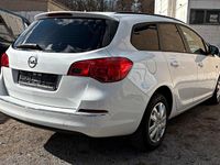 Gebraucht Opel Astra 110 PS (80 kW) 2012 Weiß Kombi