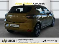 Neu Dacia Sandero Expression 101 PS (74 kW) 2026 Amber yellow Limousine