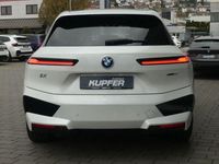 Gebraucht BMW iX Sport Line 384 kW (523 PS) 2023 Mineralweiss SUV