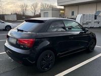 Gebraucht Audi A1 Attraction 86 PS (63 kW) 2013 Schwarz Kleinwagen