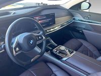 Gebraucht BMW 740 286 PS (210 kW) 2023 Saphirschwarz Limousine
