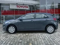 Gebraucht Kia Rio Vision 84 PS (61 kW) 2023 (prg) perennial grey m (metallic) Limousine