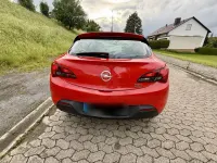 Gebraucht Opel Astra GTC Edition 140 PS (102 kW) 2012 Rot Limousine