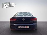 Gebraucht VW Passat Trendline 125 PS (91 kW) 2017 Barnato/ontariogruen Limousine