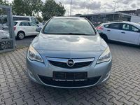 Gebraucht Opel Astra Edition 140 PS (102 kW) 2012 Silber Kombi
