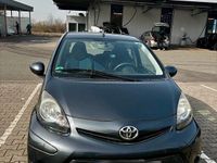 Gebraucht Toyota Aygo 68 PS (50 kW) 2012 Grau Kleinwagen