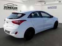 Gebraucht Hyundai i30 Trend 101 PS (74 kW) 2016 Weiß Limousine