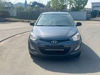 Gebraucht Hyundai i20 Classic 86 PS (63 kW) 2014 Grau Kleinwagen