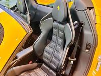 Second-hand Ferrari 296 829 CP (609 kW) 2024 Galben Cabrio