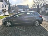 Gebraucht Hyundai i30 Trend 135 PS (99 kW) 2016 Grau Limousine