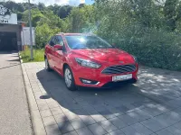 Gebraucht Ford Focus Titanium 125 PS (91 kW) 2015 Rot Limousine