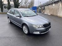 Gebraucht Skoda Superb Elegance 125 PS (91 kW) 2011 Grau Kombi