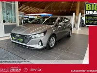 Gebraucht Hyundai i20 Select 84 PS (61 kW) 2023 Brass / met Kleinwagen