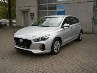 Używany Hyundai i30 Select 101 KM (74 kW) 2017 Srebrny Sedan/Limuzyna