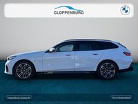 Gebraucht BMW 550e M Sport 489 PS (359 kW) 2025 Alpinweiß uni Kombi