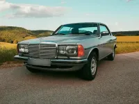 Gebraucht Mercedes 230 130 PS (95 kW) 1982 Silber Coupé